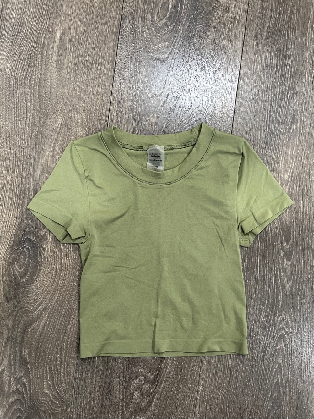 Aritzia Sunday Best Smooth Seamless cropped Willow T-Shirt - XXS